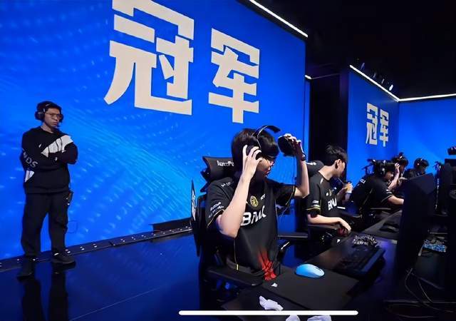必一运动展示图片